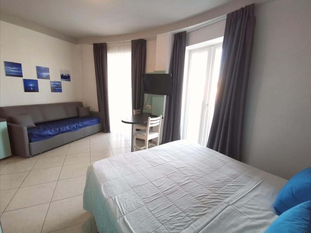Hotel Oceanomare Punta Marina Exterior photo