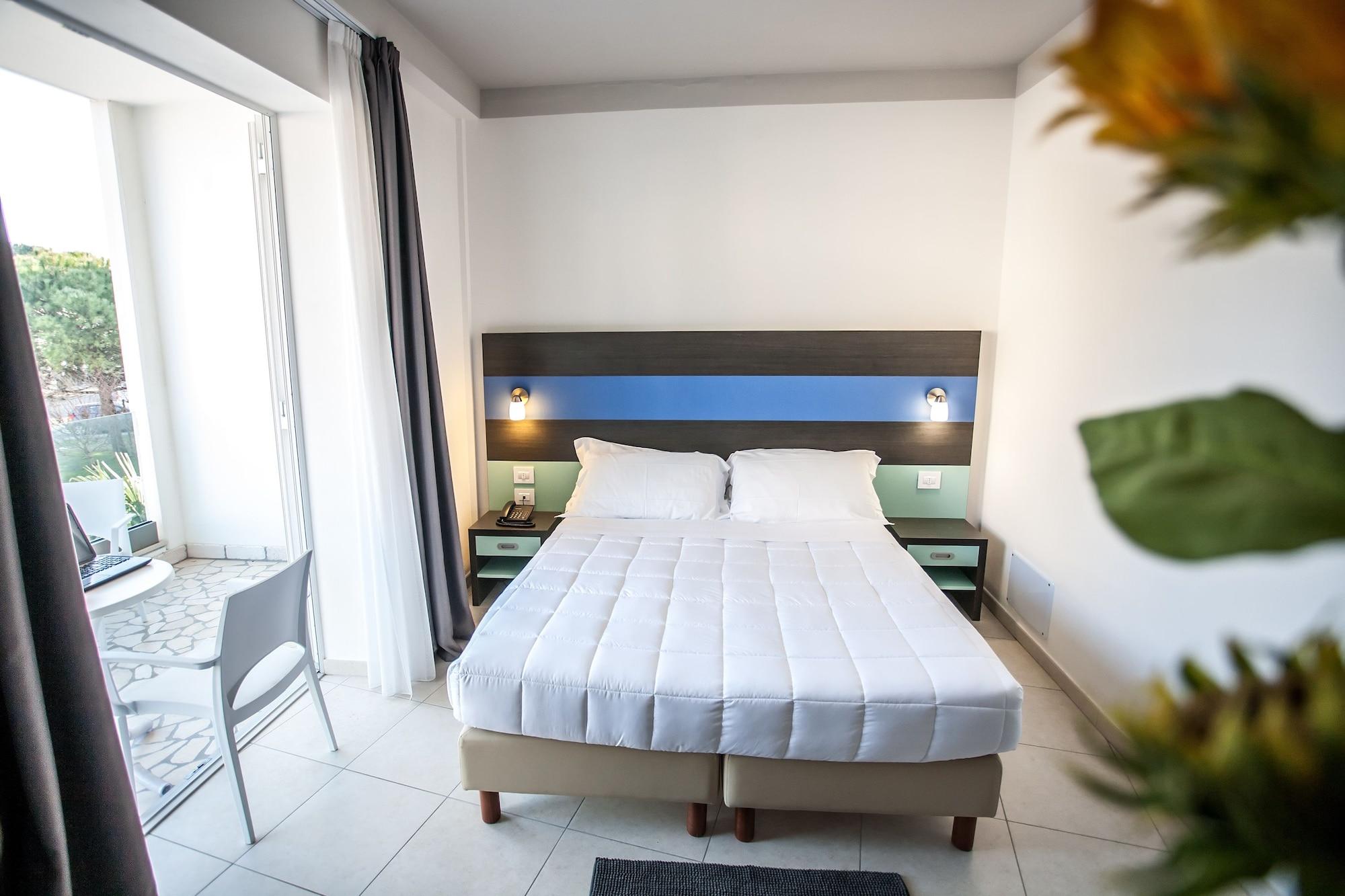 Hotel Oceanomare Punta Marina Exterior photo