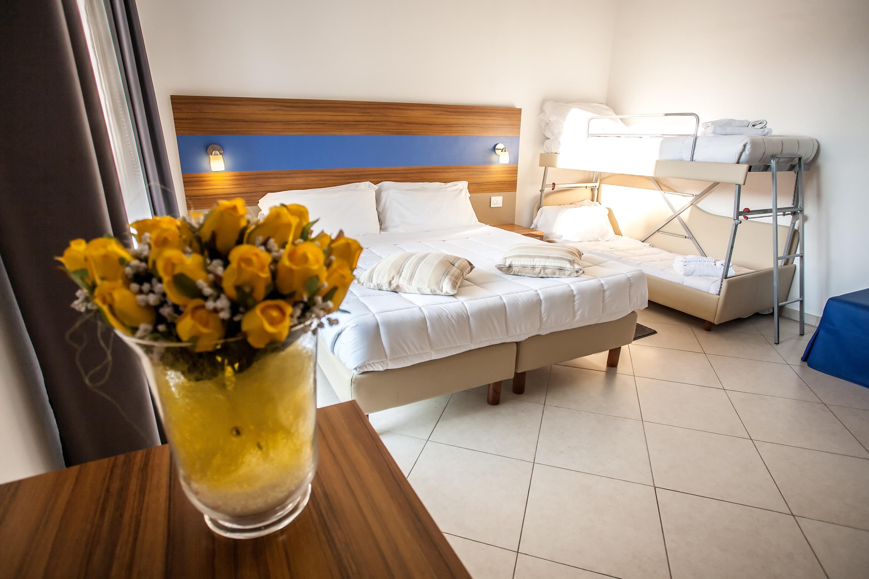 Hotel Oceanomare Punta Marina Exterior photo