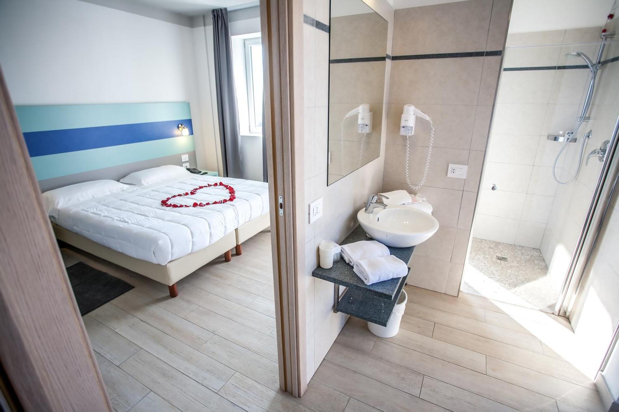 Hotel Oceanomare Punta Marina Room photo